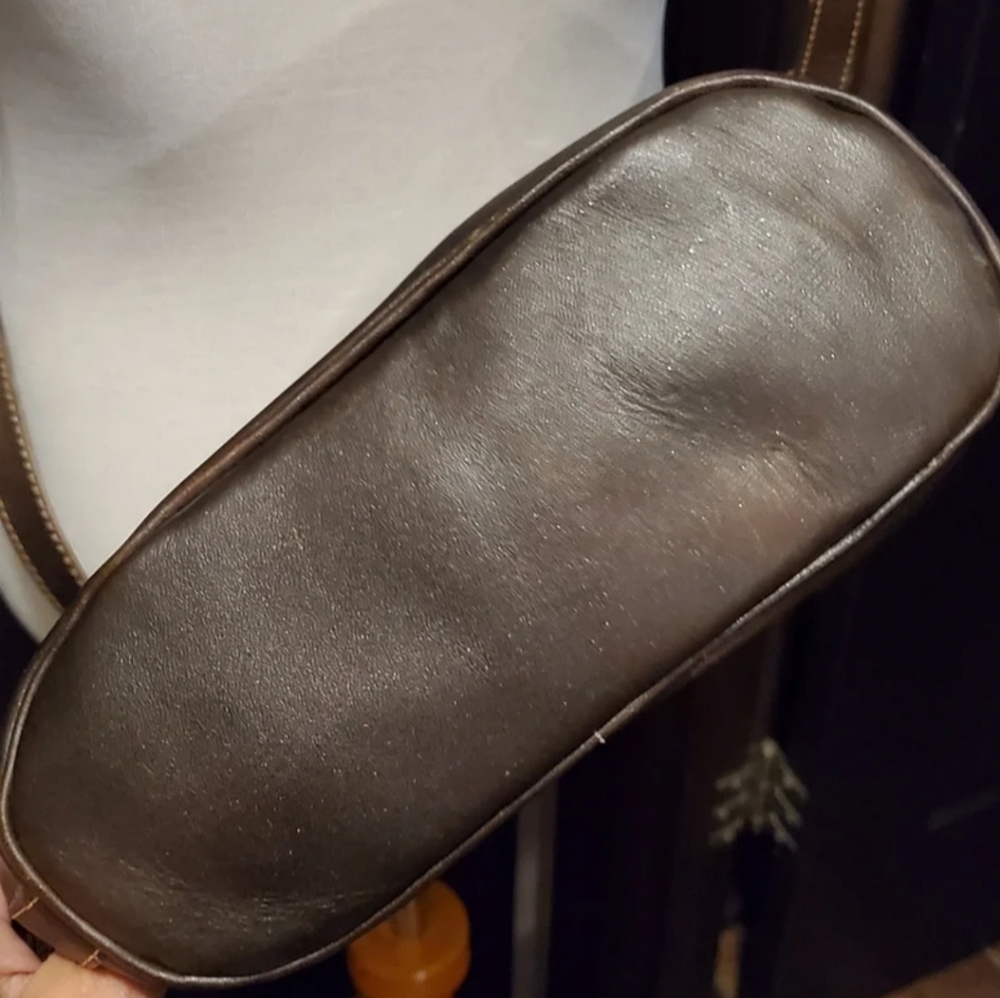 Beautiful leather cut out handbag - Picture 4 of 6